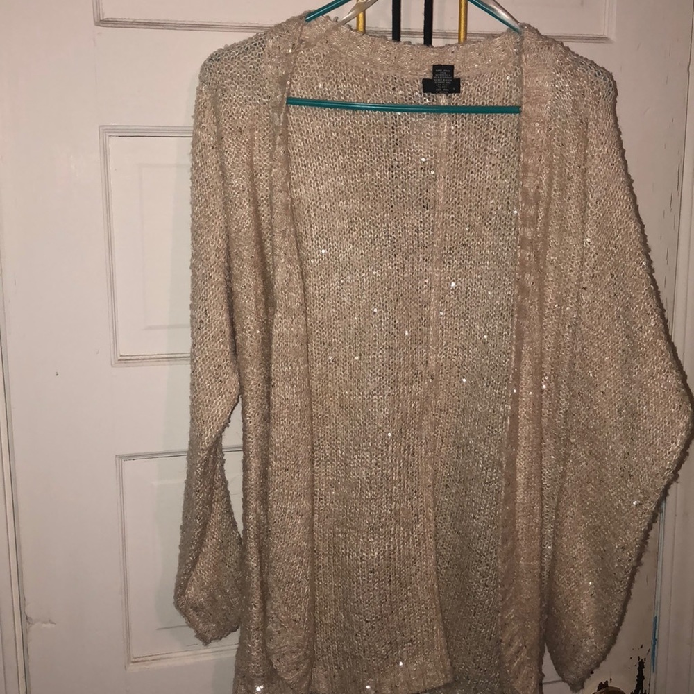 Clothing - Picture 7 of 7